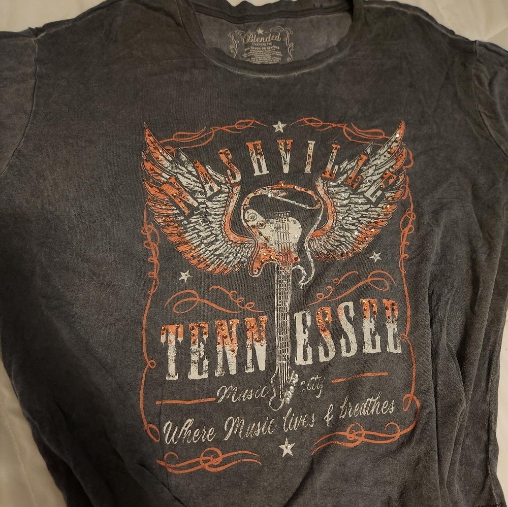 Ladies Short-sleeved shirt.